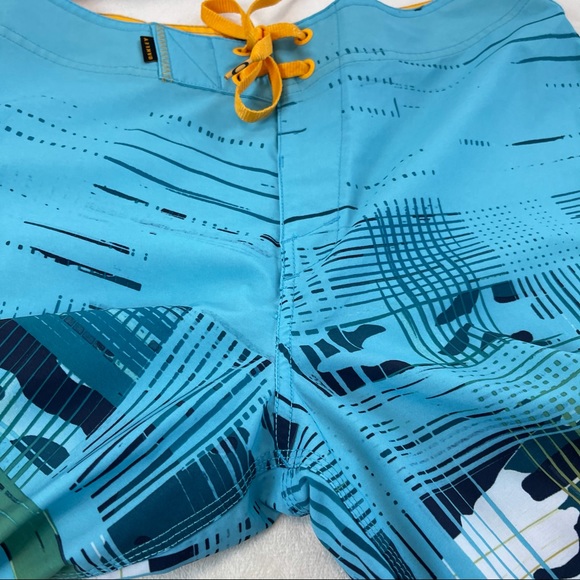 Oakley Men’s Boardshorts - Picture 3 of 11